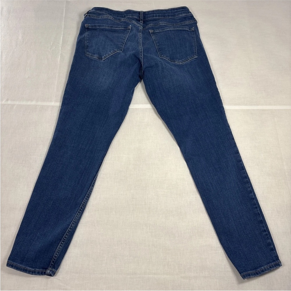 Old Navy Women's Skinny Jeans in Dark Blue Wash - Picture 2 of 7